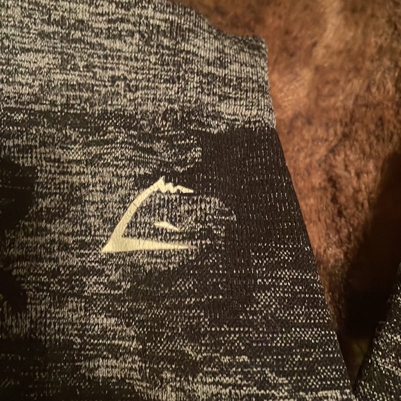 Gymshark Camo Leggings - Picture 2 of 4